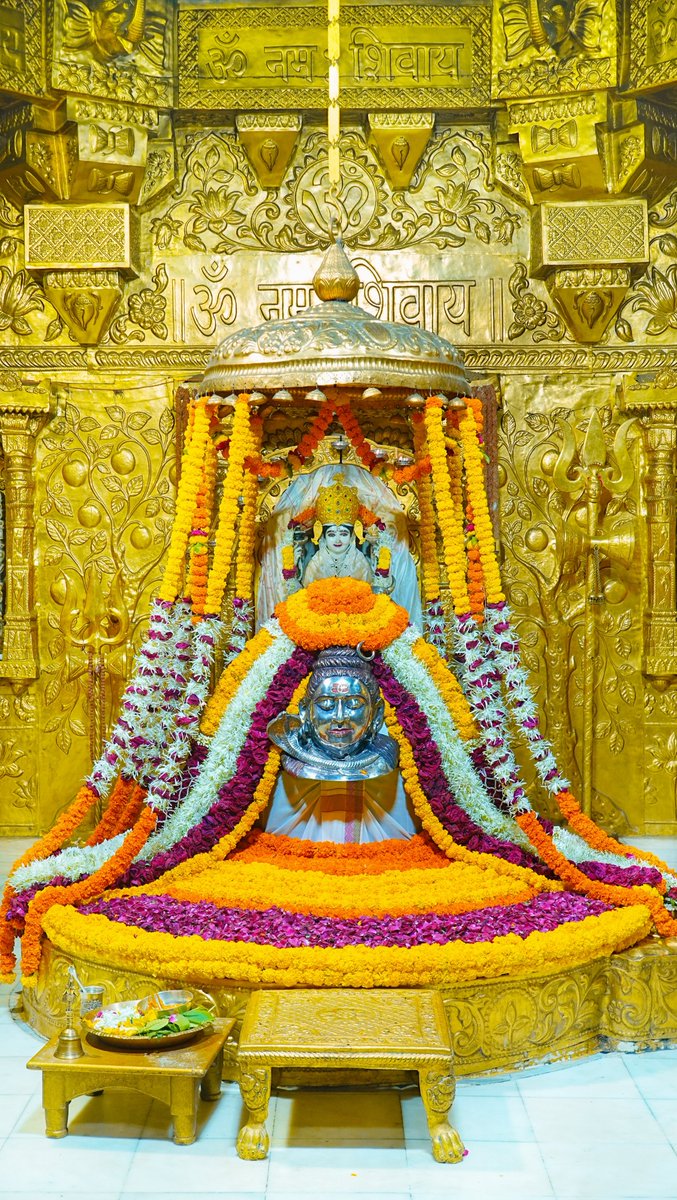 Somnath_Temple's tweet photo. श्री सोमनाथ महादेव मंदिर,
प्रथम ज्योतिर्लिंग - गुजरात (सौराष्ट्र)
दिनांक: 28 सितंबर 2026, भाद्रपद कृष्ण द्वितीया - सोमवार
सायं श्रृंगार
092611271
#somnath #mahadev #shivji
#bhakti #somnathlivedarshan #somnathtemple #JaiSomnath #SomnathSwabhimaanParv

Whatsapp Channel Daily Darshan https://t.co/sndKP0fuKq