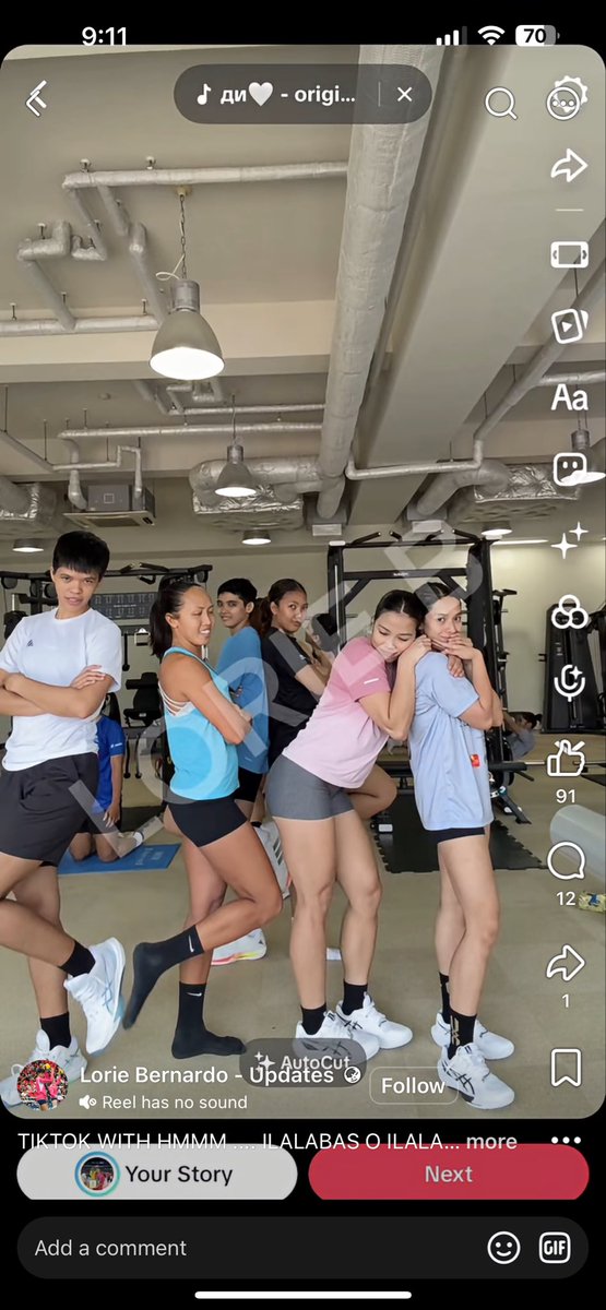 CrisManansala's tweet photo. Couple shoes ang Jella.. bagong bili, yan ata yung shopping nila kahapon. Ilabas mo na self yang tiktok at ng malaman ano participation ni ella baka di n nmn gumagalaw katawan nya..yung kamay lang 🤣 https://t.co/LiDTx5ZGAB