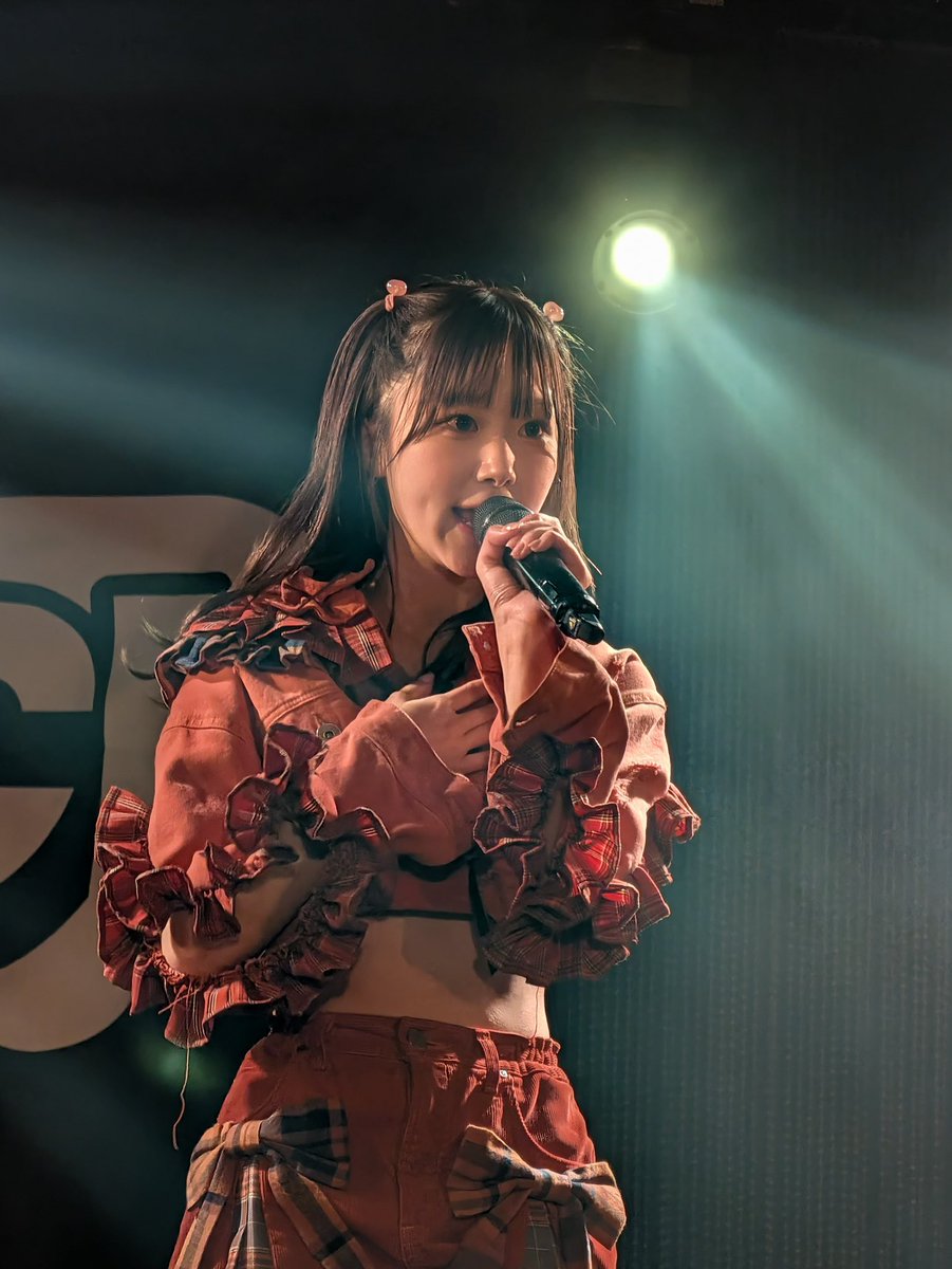 tabasako's tweet photo. 昨日は #８われ くぅちゃんと撮ったyo📸アイドルで歯科衛生士でBeatmakerで何でも出来ちゃうめちゃ器用✨🤩将来楽しみダ‼️結構前からいるよねって言われて調べてみたら去年5月そこからツキイチ、4月のワンマンからシュウイチペースになってたワンマンでまたファン増えちゃうー😉写真は月初の
#胡桃 https://t.co/PwfBjXnPuz