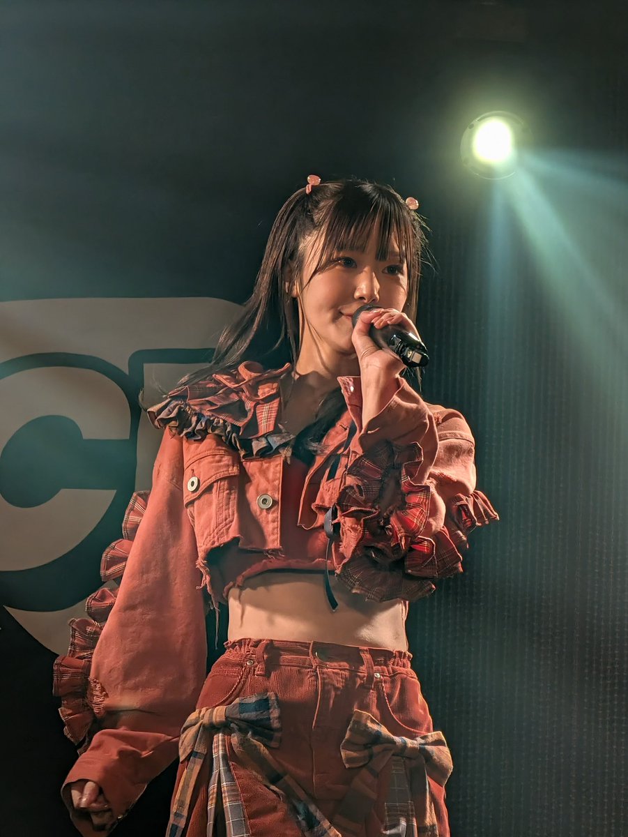 tabasako's tweet photo. 昨日は #８われ くぅちゃんと撮ったyo📸アイドルで歯科衛生士でBeatmakerで何でも出来ちゃうめちゃ器用✨🤩将来楽しみダ‼️結構前からいるよねって言われて調べてみたら去年5月そこからツキイチ、4月のワンマンからシュウイチペースになってたワンマンでまたファン増えちゃうー😉写真は月初の
#胡桃 https://t.co/PwfBjXnPuz
