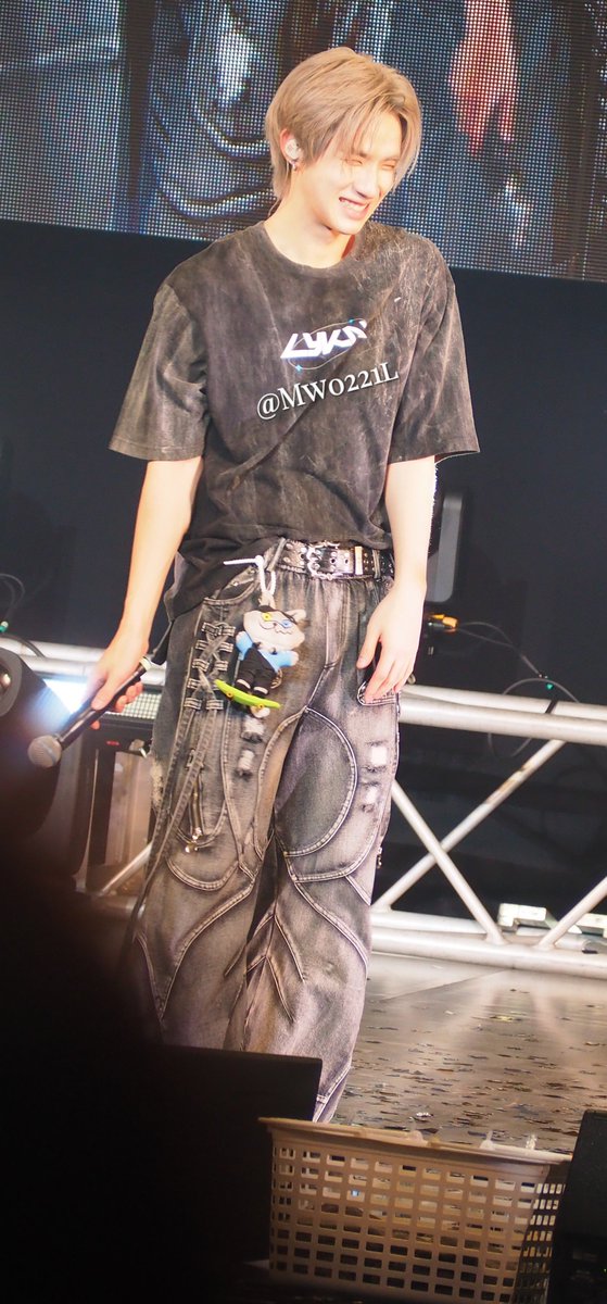 Mw0221l's tweet photo. めちゃくちゃ可愛い笑顔☺のHONG君🩷
この笑顔☺守ってあげたい🫶🏻

1.2.3枚目👈1DAY　4枚目👉2DAY

#LYKNDuskAndDawnxOsaka
#hongshihoshi https://t.co/Y7VO1Gti5J