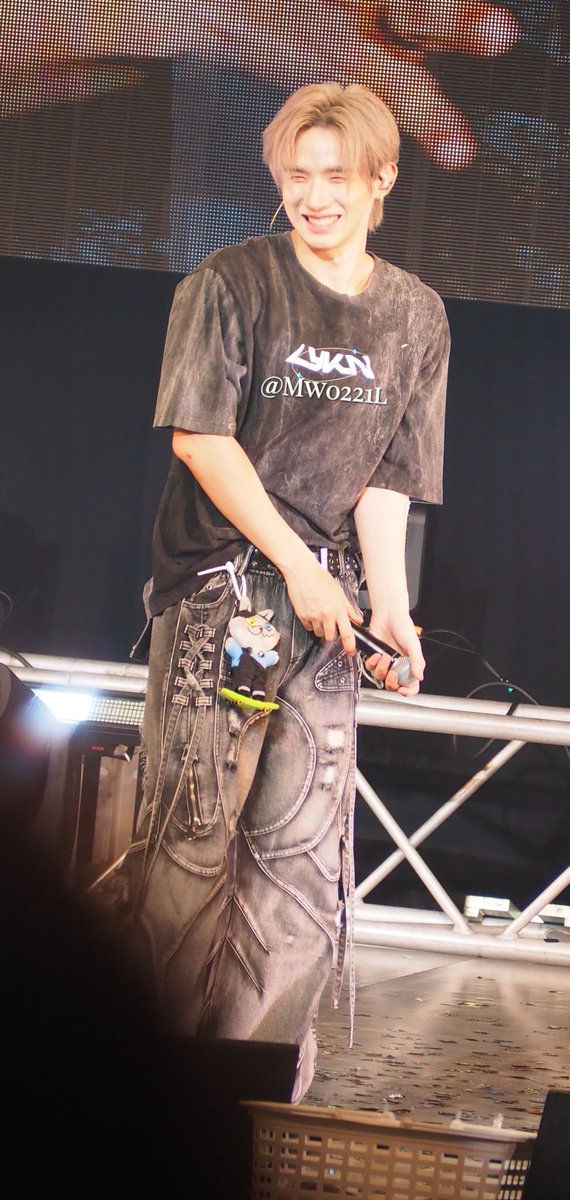 Mw0221l's tweet photo. めちゃくちゃ可愛い笑顔☺のHONG君🩷
この笑顔☺守ってあげたい🫶🏻

1.2.3枚目👈1DAY　4枚目👉2DAY

#LYKNDuskAndDawnxOsaka
#hongshihoshi https://t.co/Y7VO1Gti5J