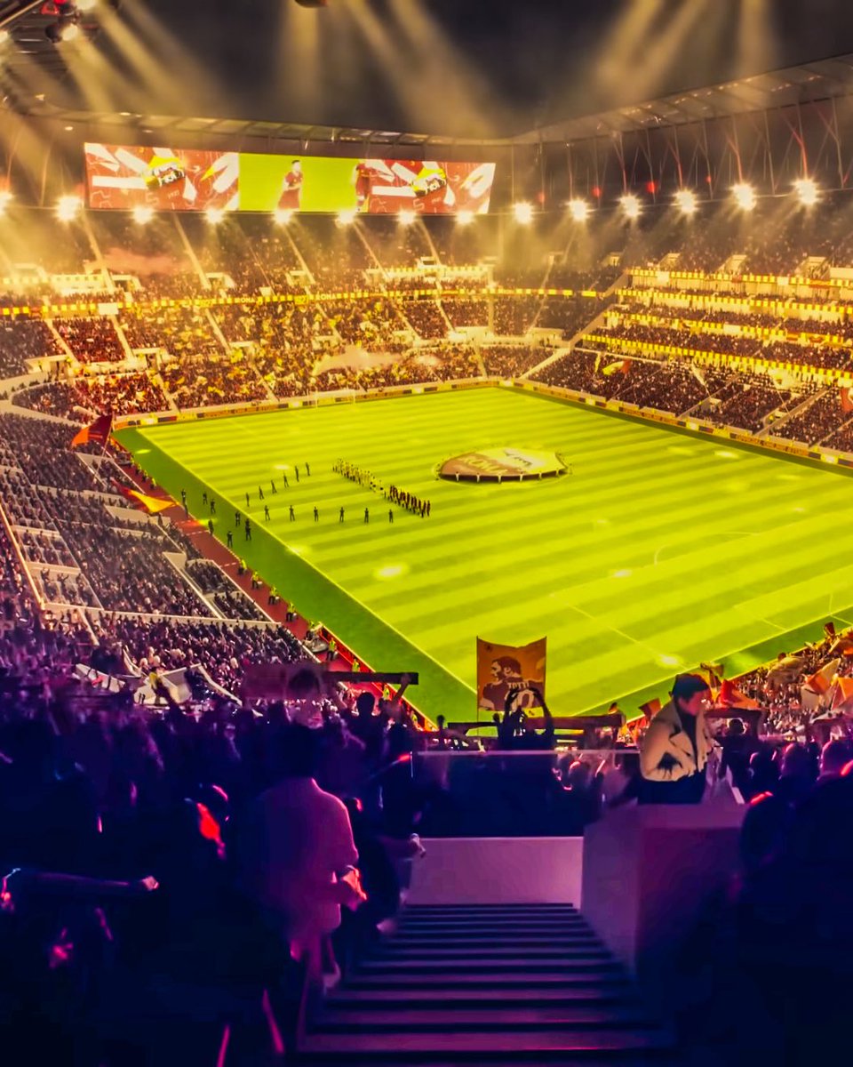 eurofootcom's tweet photo. 🚨🇮🇹 𝐁𝐑𝐄𝐀𝐊𝐈𝐍𝐆 | AS Roma have been given the green light to build their new stadium, reports @Gazzetta_it! 🔴🟡✅ 

Accoring to the Mayor of Rome, construction of Roma's new stadium will begin in early 2027 and will be completed in around 3 years. 🏟️🏗️ https://t.co/Ni2PsZTccW