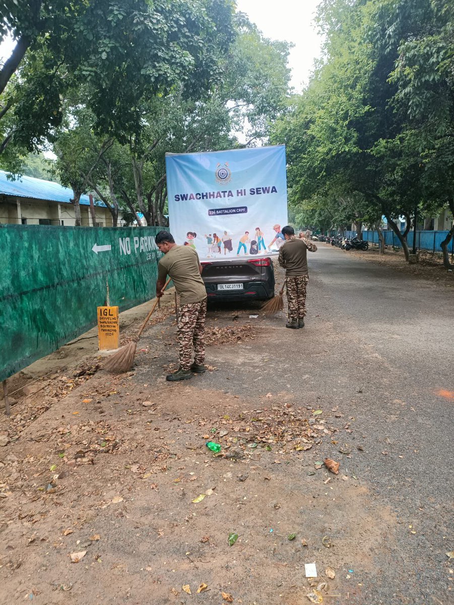 236bncrpf's tweet photo. दिनांक 28/09/26 को चलाए गए स्वच्छता ही सेवा अभियान के अंतर्गत 236 बटालियन केंद्रीय रिजर्व पुलिस बल द्वारा वाहिनी के बाईं ओर की सड़क पर सफाई अभियान चलाया गया। https://t.co/Do1lYsfkzx