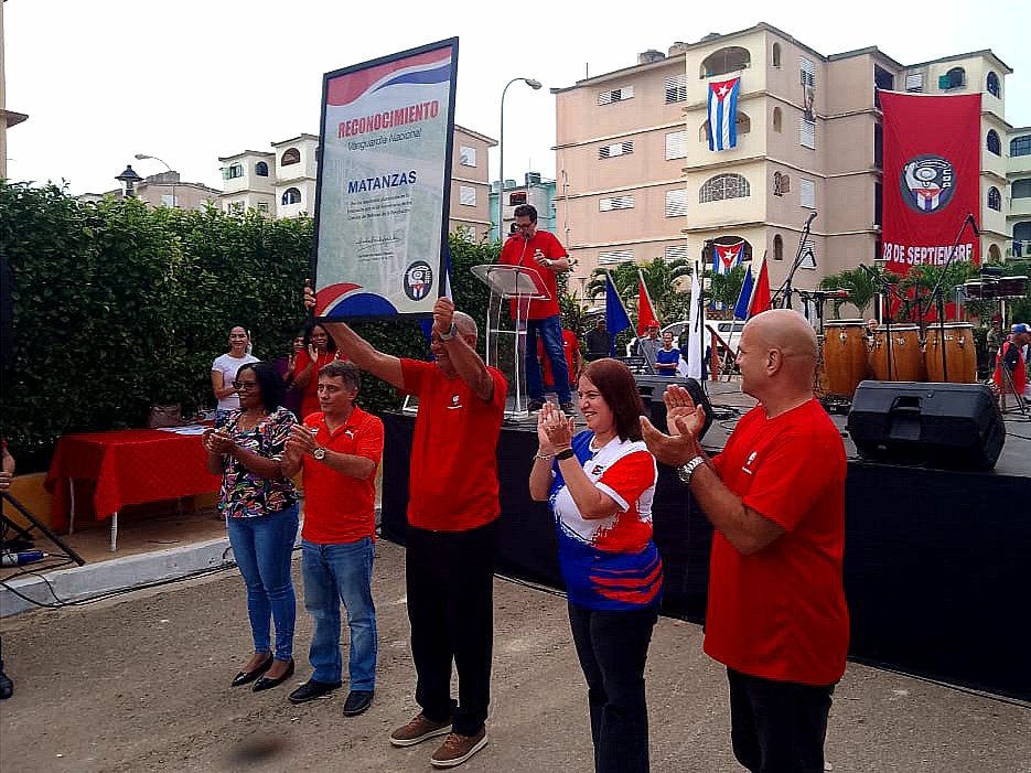 mariofsabines's tweet photo. Tuve el honor de participar este lunes en el acto nacional por los #66CDR en #Matanzas
Junto a @GHNordelo5 y @FernandezMaryde, los #MatancerosEnVictoria reafirmaron que la mayor organización de masas de #Cuba sigue siendo el escudo de la Revolución.
¡Felicidades, cederistas! https://t.co/w3tijUWPrN