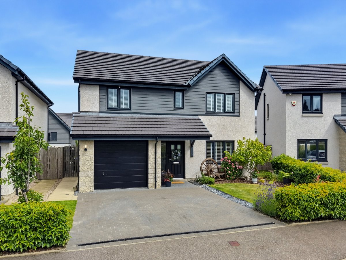 StronResProp's tweet photo. For sale | Situated in the popular residential area of Banchory, this stunning four bedroom detached home offers spacious accommodation throughout, perfect for family living.

📍 10 Clark Avenue, Banchory
📞 01224 626100
🔗 https://t.co/zgJhyc3OM3 https://t.co/88sPgo2OBS