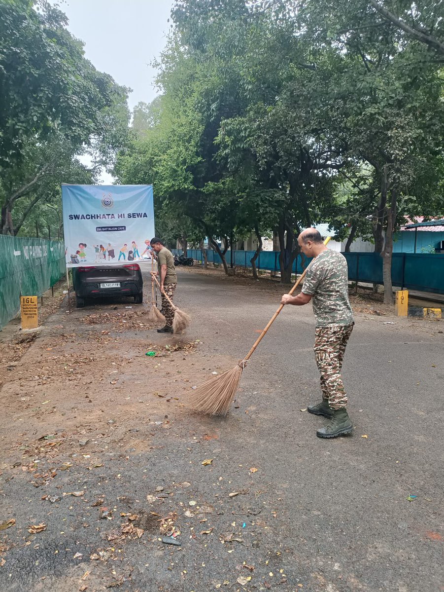 236bncrpf's tweet photo. दिनांक 28/09/26 को चलाए गए स्वच्छता ही सेवा अभियान के अंतर्गत 236 बटालियन केंद्रीय रिजर्व पुलिस बल द्वारा वाहिनी के बाईं ओर की सड़क पर सफाई अभियान चलाया गया। https://t.co/Do1lYsfkzx