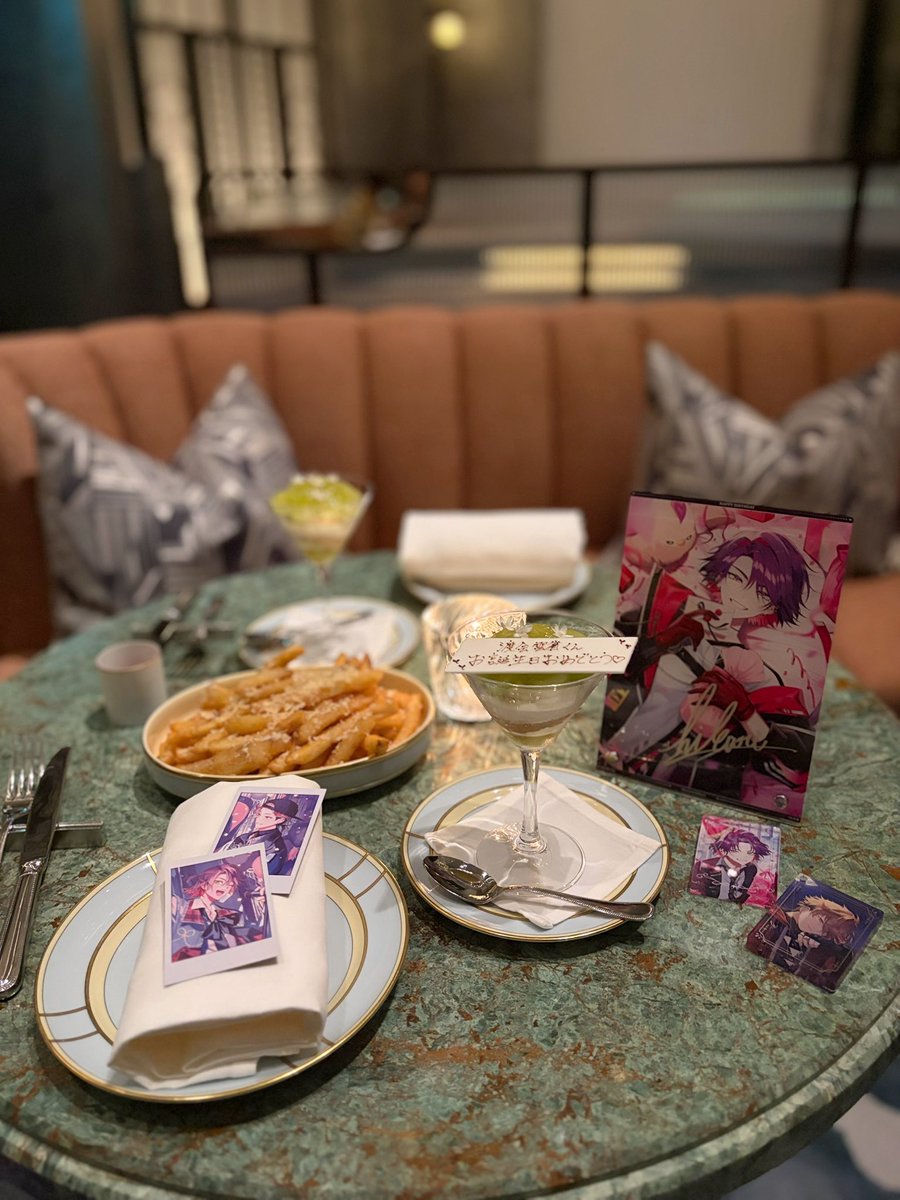 mogsr55's tweet photo. 時差投稿📨♡お友達のお祝いお供させてもらった^-𖥦-^💕✨️ オフコラボも楽しかったし改めておめでとうございました＞Д＜🎂𖤐 ̖́- https://t.co/fVkGQ1ORcP