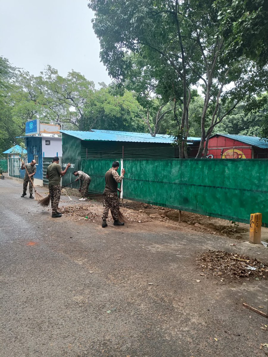 236bncrpf's tweet photo. दिनांक 28/09/26 को चलाए गए स्वच्छता ही सेवा अभियान के अंतर्गत 236 बटालियन केंद्रीय रिजर्व पुलिस बल द्वारा वाहिनी के बाईं ओर की सड़क पर सफाई अभियान चलाया गया। https://t.co/Do1lYsfkzx