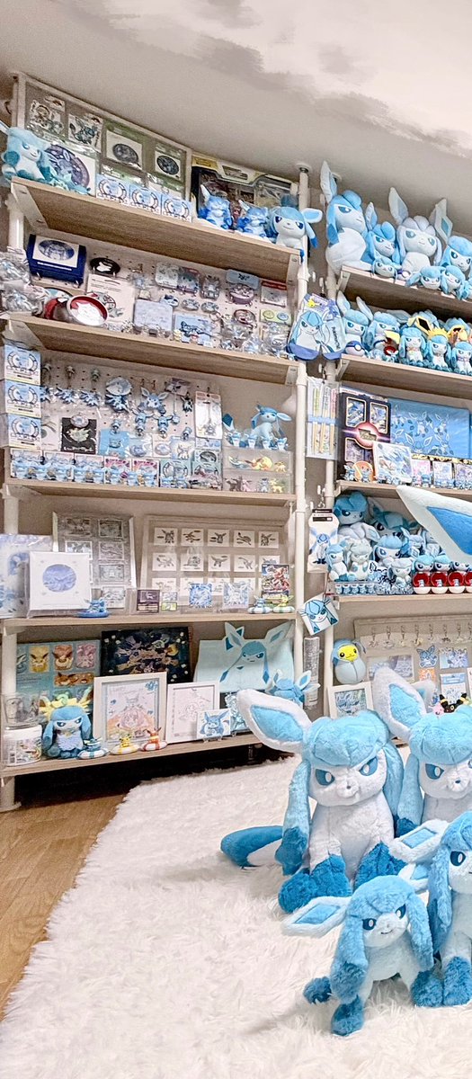 negitorocha1213's tweet photo. キミに出会って、夢中になって、あっという間に20年.ᐟ
気づいたら、部屋がこんなことになってたよ
これからもよろしくね、グレイシア❄️
#ダイパ20周年 #DP20周年 https://t.co/VjTPTI0G7t