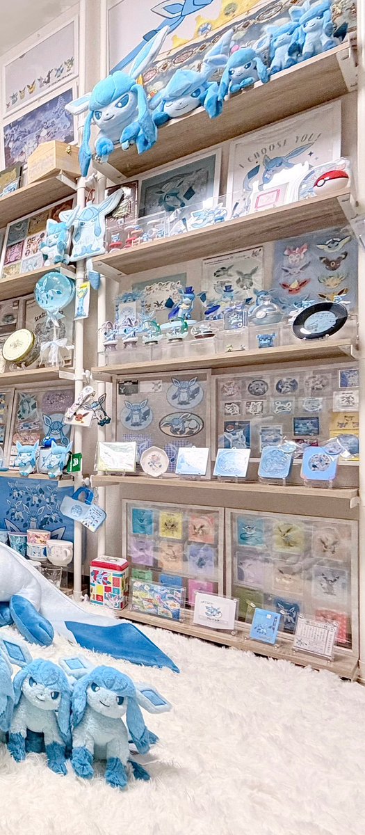 negitorocha1213's tweet photo. キミに出会って、夢中になって、あっという間に20年.ᐟ
気づいたら、部屋がこんなことになってたよ
これからもよろしくね、グレイシア❄️
#ダイパ20周年 #DP20周年 https://t.co/VjTPTI0G7t