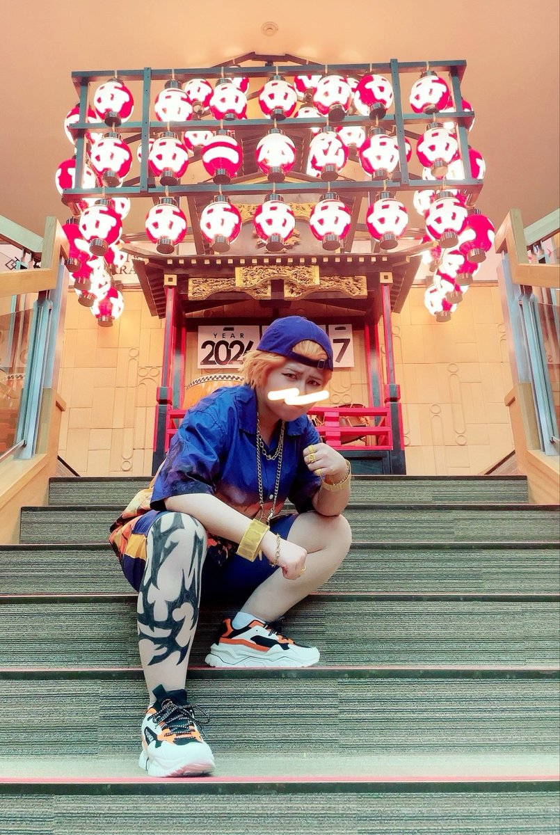 butler_727's tweet photo. 【⚠️コスプレ注意⚠️】
魔法が解けて社畜になってしまったので、加工は途中で諦めました
🏝️のﾋﾟｭｱﾔﾝ.ｷｰで存在していたらしい
もちろんタトゥーはフェイクです
対戦ありがとうございました🙇
#あだパラ3 https://t.co/1TpG9lrZki