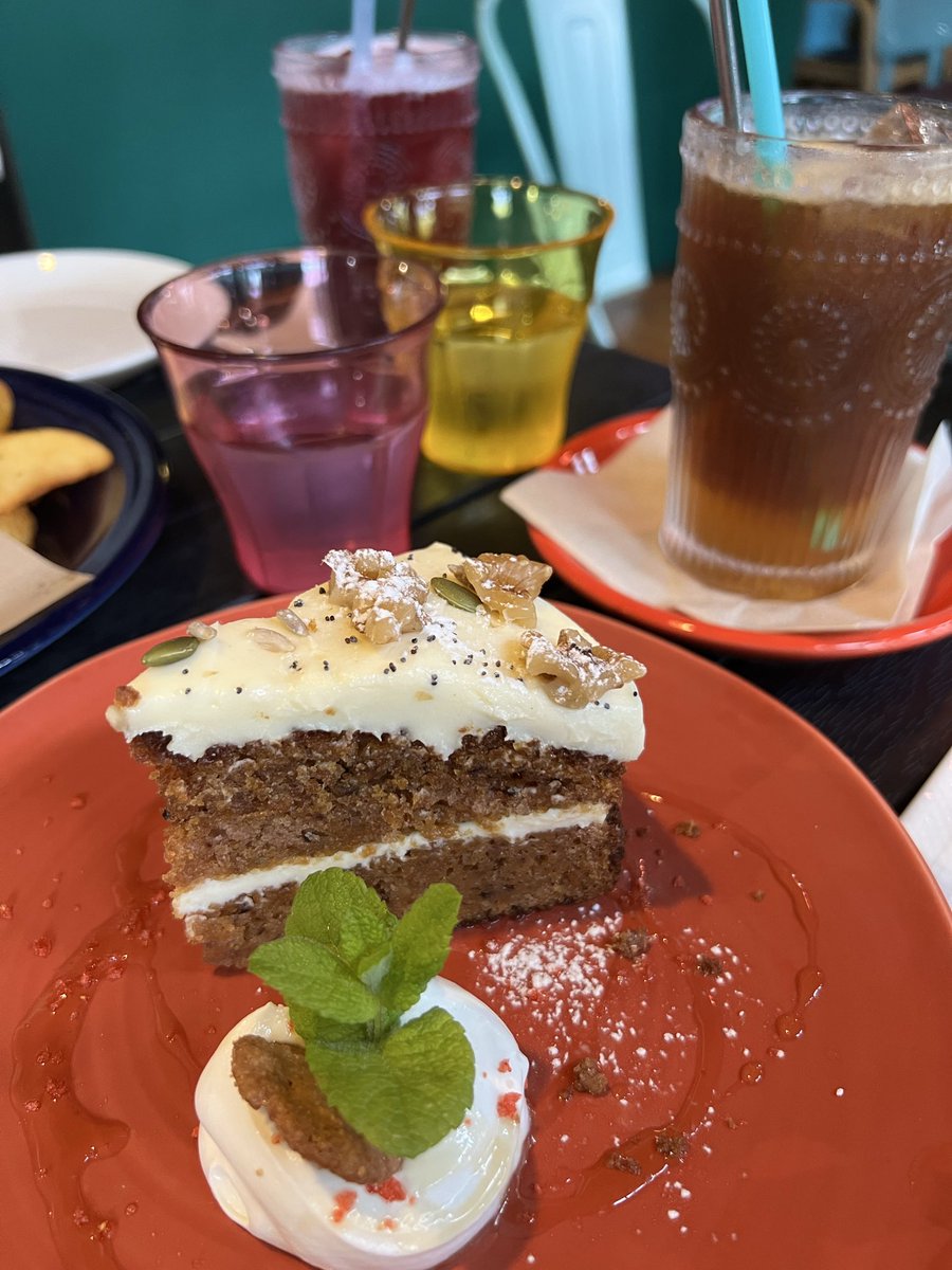 Toco_smith's tweet photo. Espresso tonic とCarrot cakes の時期だよ〜。白馬に行きたい...白馬に行きたぁぁい（発狂） https://t.co/dZaxncH3YH