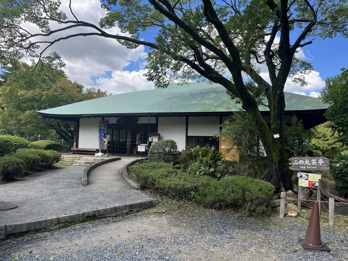 Tsurugichen1989's tweet photo. (これからの)名城巡りのファーストステーションー名古屋城。🏯
本当は時間が足りなくて一周くらいしか回れなかったけど、こんな美しいお城にもっとたくさん会いに行きたいんです。😭
#名古屋旅行
#名古屋城 https://t.co/Uen1nL7EX7