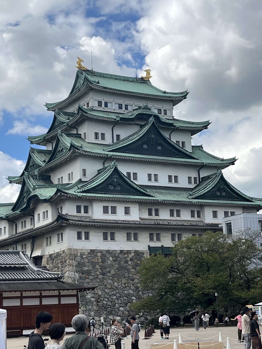 Tsurugichen1989's tweet photo. (これからの)名城巡りのファーストステーションー名古屋城。🏯
本当は時間が足りなくて一周くらいしか回れなかったけど、こんな美しいお城にもっとたくさん会いに行きたいんです。😭
#名古屋旅行
#名古屋城 https://t.co/Uen1nL7EX7