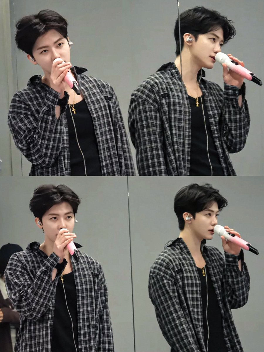 the813Degrees's tweet photo. เว่อมากกกกก เงาในกระจกฮีโคตรหล่อ ㅜㅜㅜㅜㅜㅜㅜㅜㅜㅜ https://t.co/dMaKnYFSMq