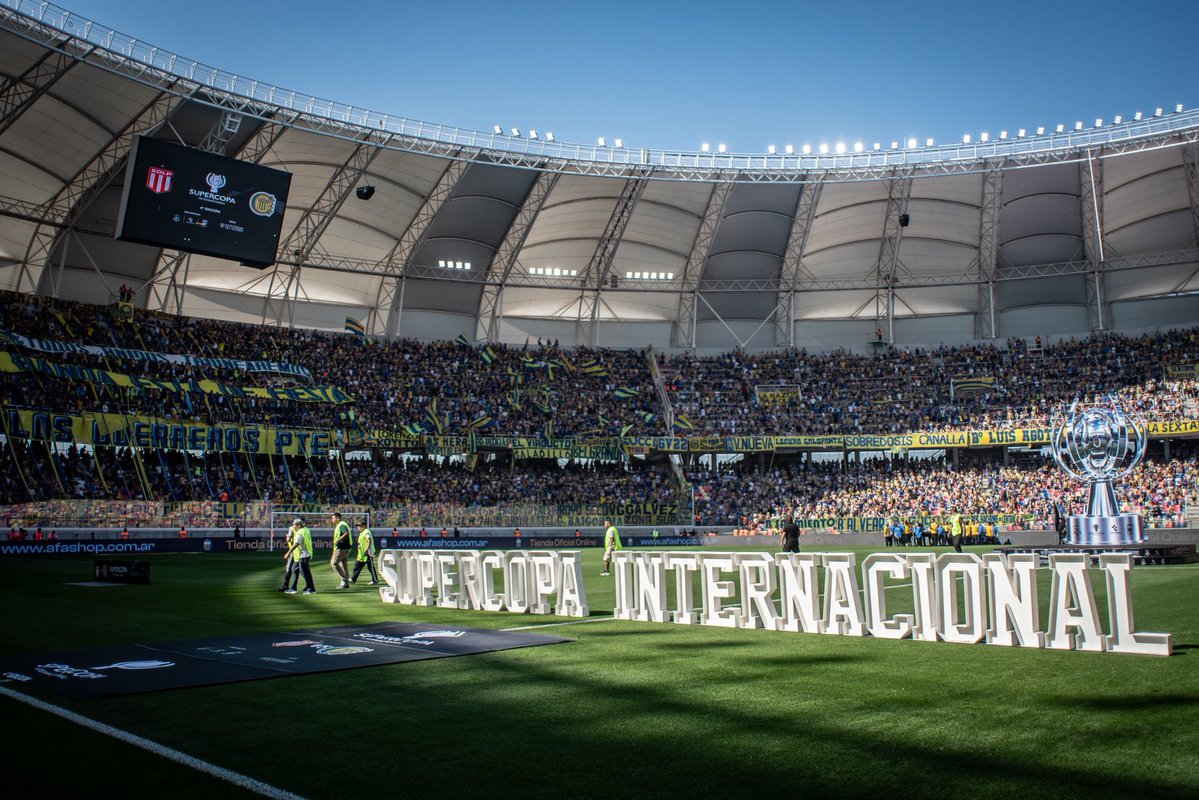 RosarioCentral's tweet photo. TAN LEJOS COMO SE PUEDA LLEGAR 🔥💛💙 https://t.co/OuROonpyGS