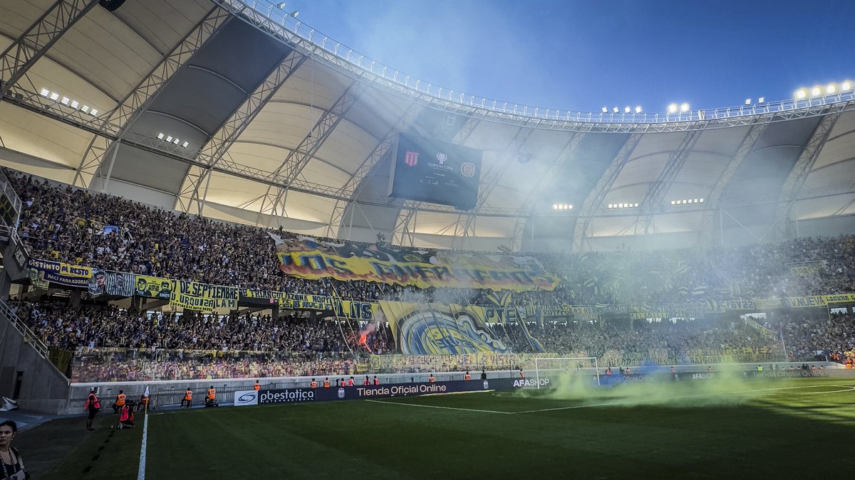 RosarioCentral's tweet photo. TAN LEJOS COMO SE PUEDA LLEGAR 🔥💛💙 https://t.co/OuROonpyGS
