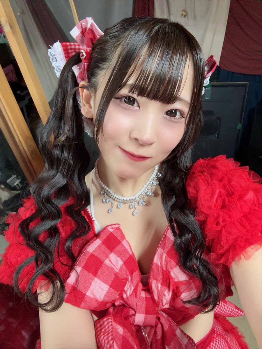 miiiyon_'s tweet photo. 【🌷感謝🌷】

2026.9.28
＼LIVE EXPROSION#100／
@nipponbashiUPs 
ありがとうございました!!🙇🏻‍♀️💗

自分で作った髪飾り付けてみたよ~
王道まきまきツインテールしたの!!
かわいいかなぁ？🍎💭ྀི

100回っていう記念すべき日だから
赤色着てみたよ~~~
大阪のみんな優しくてだいすき👶🏻🎀

また来る���ら待っててね.ᐟ.ᐟ.ᐟ
みんな逢いに来てくれて本当にありがとう⋆⸜🌷⸝‍⋆

(※)4枚目は白雪ちゃんと❄️⋆.˚