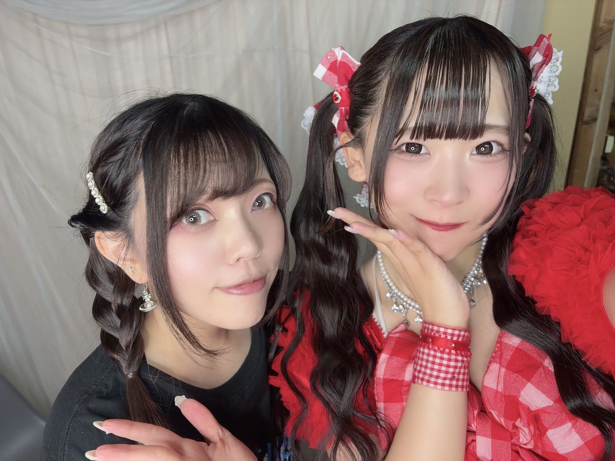 miiiyon_'s tweet photo. 【🌷感謝🌷】

2026.9.28
＼LIVE EXPROSION#100／
@nipponbashiUPs 
ありがとうございました!!🙇🏻‍♀️💗

自分で作った髪飾り付けてみたよ~
王道まきまきツインテールしたの!!
かわいいかなぁ？🍎💭ྀི

100回っていう記念すべき日だから
赤色着てみたよ~~~
大阪のみんな優しくてだいすき👶🏻🎀

また来る���ら待っててね.ᐟ.ᐟ.ᐟ
みんな逢いに来てくれて本当にありがとう⋆⸜🌷⸝‍⋆

(※)4枚目は白雪ちゃんと❄️⋆.˚
