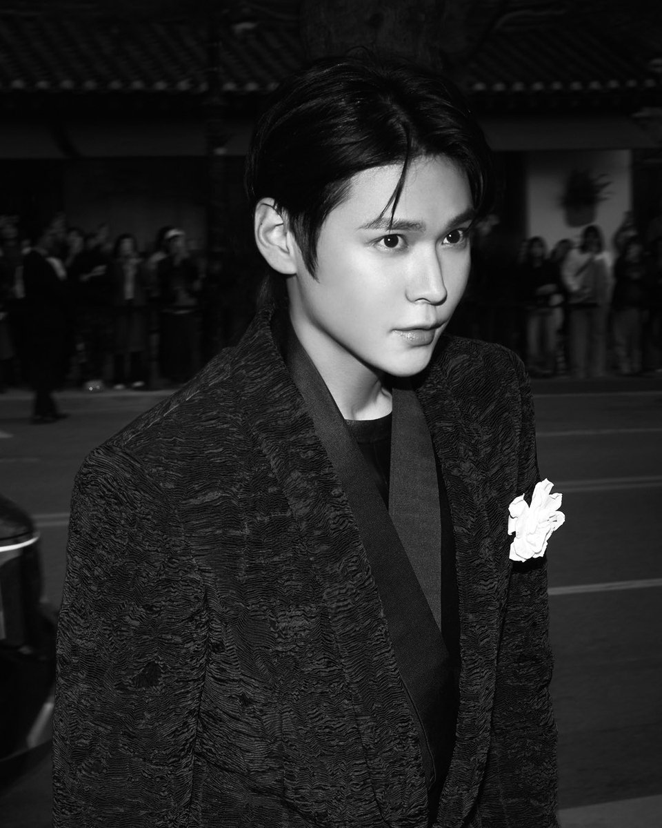 ALLINEUNSEOK's tweet photo. Looking forward for #TOMFORD #TFSS27 ✨🧡 https://t.co/6FdzwiTQnL