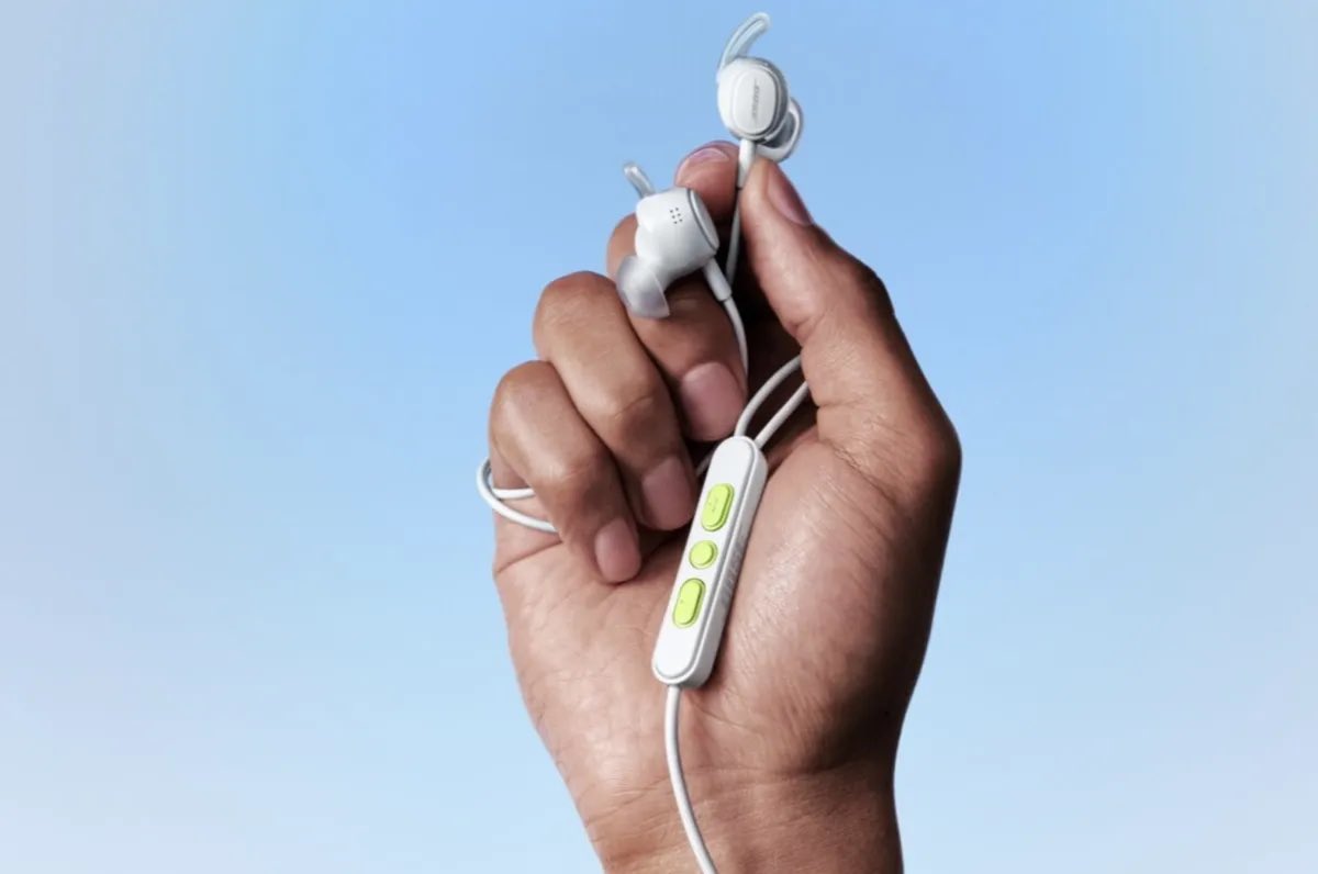 chriswelch's tweet photo. Bose has made its return to wired earbuds with a new $99 pair that includes active noise cancellation, something most wired buds lack.

Unlike the company’s older models, these connect via USB-C. 

Full story (gift link / no paywall): https://t.co/HnEoQk6NyZ https://t.co/9DnbLigImP