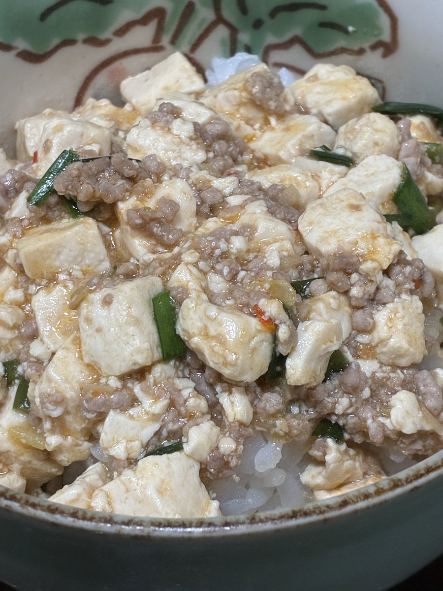 gotonyanko4's tweet photo. 晩ごはん✨

麻婆豆腐丼〜♪

#晩ごはん　#おうちごはん　#料理記録 https://t.co/uS1KF2CB26