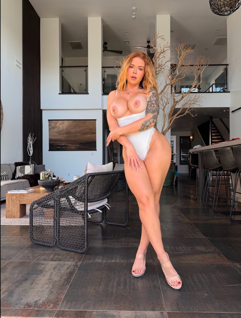 SINATRAMONROE_'s tweet photo. rate the fit, only one right answer😌 https://t.co/jzVsVT5hpZ