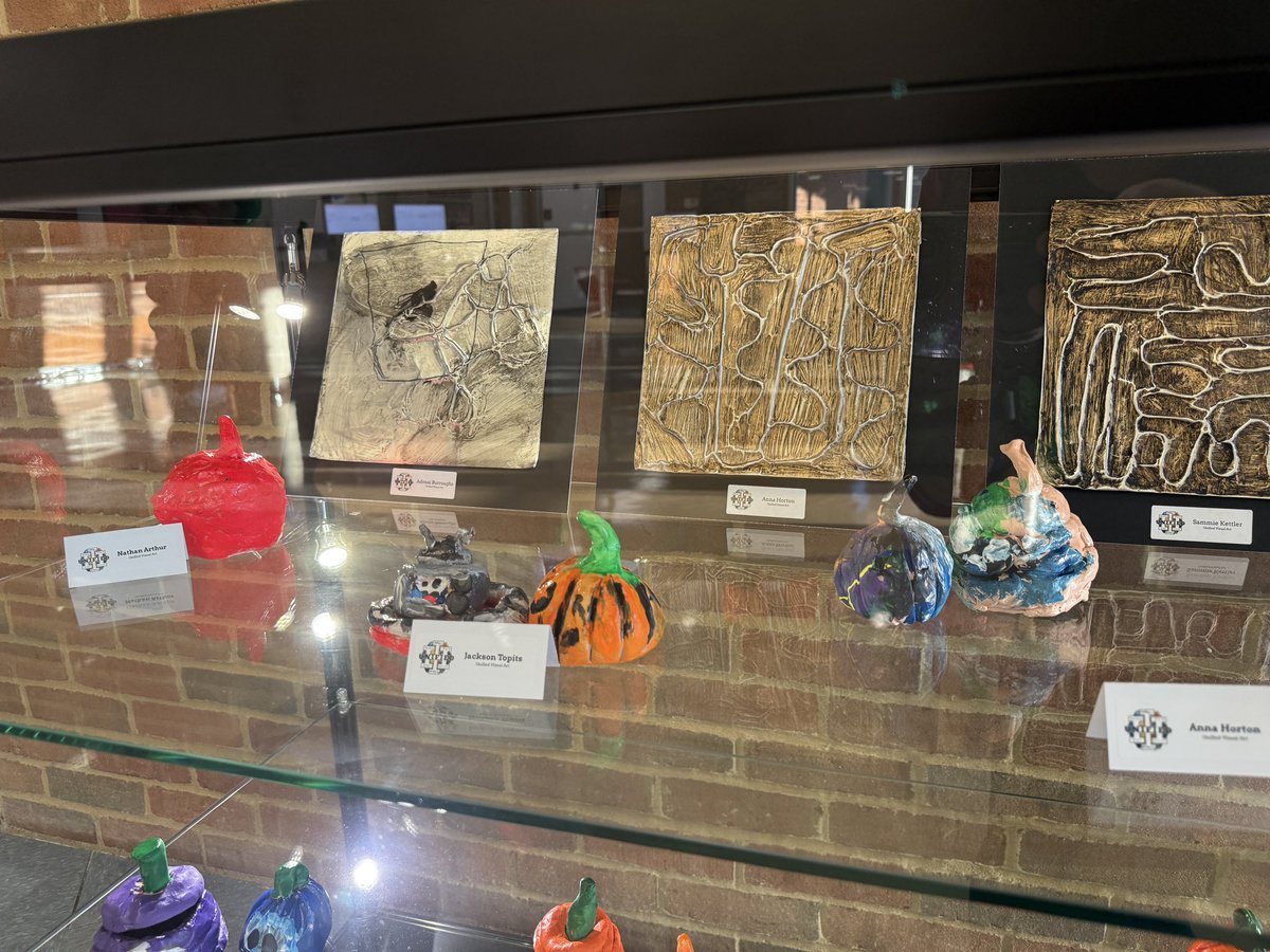 IHSD_Arts's tweet photo. There is nothing like walking into @indianhillhs and seeing all of the stunning artwork on display! Every level of art class takes center stage and the imagination of our student artists is unparalleled! #IHPromise @KimR_ART @GirdlerLauren @adamwolter https://t.co/WABDDIASpu