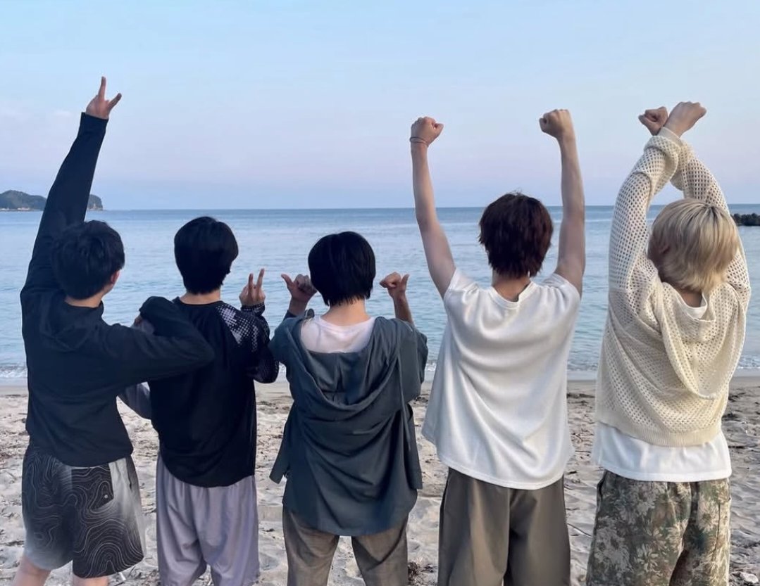 aii_room's tweet photo. やっぱりおれらの夏はこれからのようだ‼️
https://t.co/9mcqyXTEed https://t.co/3oz4lm8juR