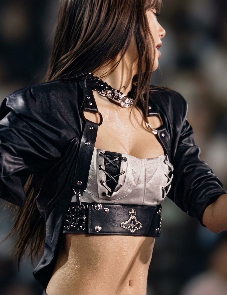 TanktopmasterB's tweet photo. #lisa https://t.co/JL2tXas25D