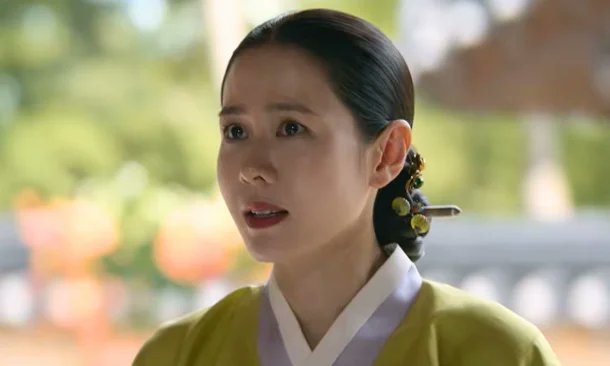 NetizenSpill's tweet photo. Son Ye-jin Reveals Real Reason Her Face Looked Different in 'The Scandal'... "It Was Actually CGI → Even I Was Shocked" [RE:View]

1. [+82;-3] I don't get why the actors chose 'The Scandal' as their project, and I don't get why the director chose these actors either~
2. [+57;-3] I figure pretty much everyone already knew it was CGI? The editing was super obvious
3. [+54;-19] Ever since getting married, her personality, looks, acting, and voice have all gone downhill. Her fake personality became so unlikable that I stopped watching her work altogether. Honestly wish she wouldn't show up anymore
4. [+17;-14] Her peak era during 'Summer Scent' was legendary ㄷㄷㄷ
5. [+9;-23] Such a refined and beautiful actress, Son Ye-jin
6. [+9;-1] It flopped completely

cr: Nate

#sonyejin #thescandal