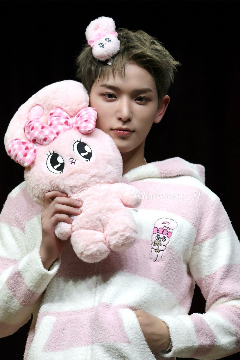 harumero_51's tweet photo. 260927  withmuu

🐰🩷🤍

#andTEAM #앤팀 #andTEAM_HARUA  
#HARUA #ハルア #하루아 https://t.co/YlkbxPiS5B