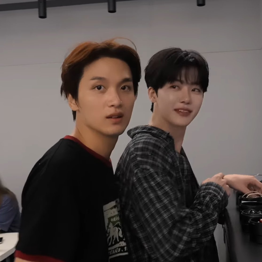 haechanprints's tweet photo. !? https://t.co/6IkGXNMCBK
