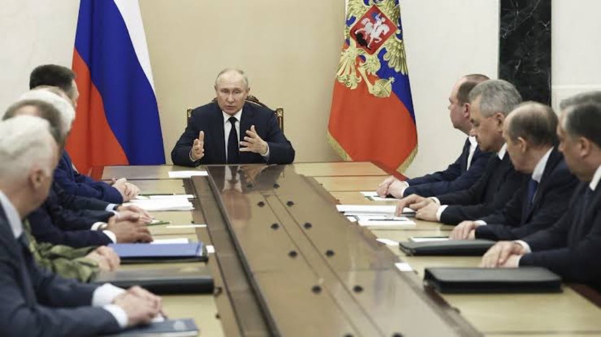 Mrputins's tweet photo. President Putin calls for urgent meeting

Sorry to say but Nuclear weapons are being loaded https://t.co/3zvgouoi9I