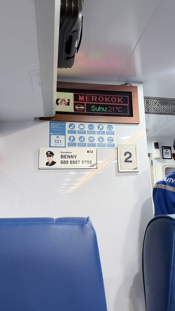 aphrolic's tweet photo. ada cewe2 brisik bgt di kereta. bahkan airpods ku ada active noise cancellation aja masih kedengeran teriak2nya itu. langsung bikin laporan lah ke pak benny trs pindah ke gerbong 6. drpd ruwet urusan sm tu cewe2. Terbaik sih kondekturnya ini😍 jossss https://t.co/bNeyaP9zdC
