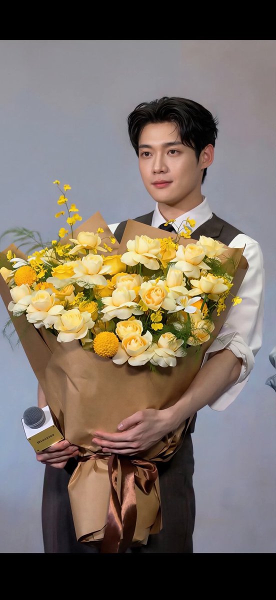 gahamdua_'s tweet photo. Trái tim em bấy lâu băng giá
Vậy mà sao bỗng chốc lại tan ra
Tại anh đó anh thật kiêu sa
Lửa tim anh rực hồng thắm đượm
Hỏi như thế băng em sao chịu được
Biết làm chi đành bỗng vội tan
Ôi lạnh lùng, mạnh mẽ, hiên ngang
Chạy đâu mất bỏ lại em mềm yếu.

WE STAND WITH KIM YOON SIK #KIMYOONSIKSHINES  
#KIMYOONSIK
