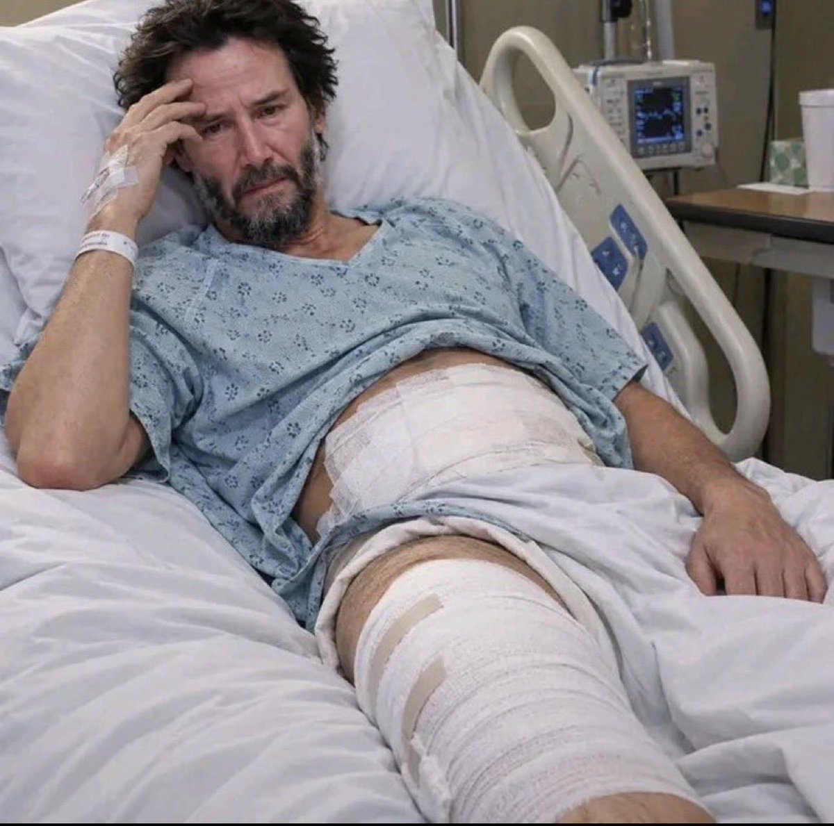 PatriciaTa6e's tweet photo. Say a prayer 🤲 or two for Keanu Reeves 🤍🌿🍀🍃. https://t.co/BQFGFwo890