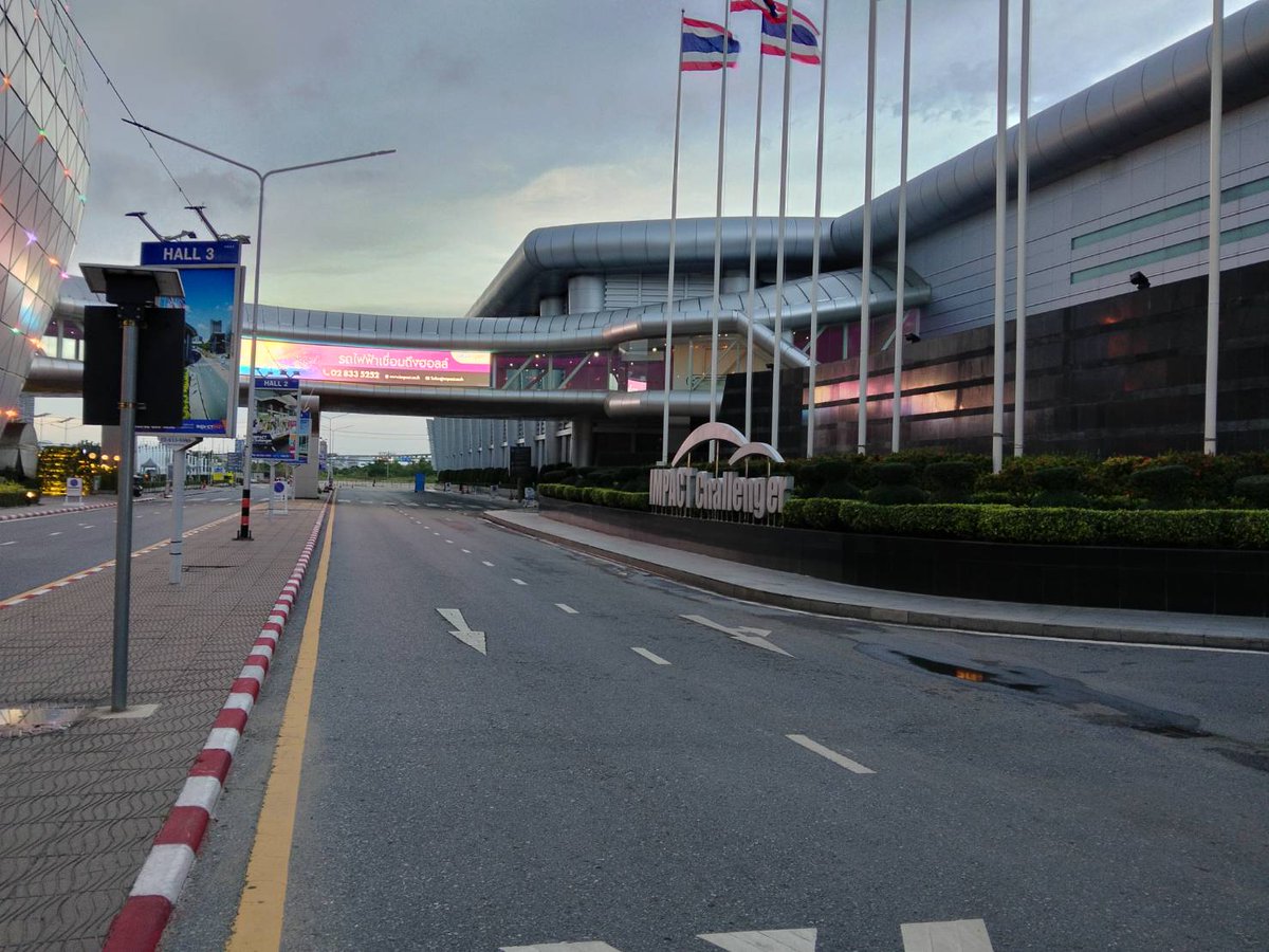 IMPACTVenue's tweet photo. สถานการณ์คลี่คลาย อัปเดตเส้นทางมา "อิมแพ็ค เมืองทองธานี" ปลอดภัย การเดินทางสะดวก

โดยมีอัปเดตเส้นทางแนะนำเพื่อเดินทางสู่ อิมแพ็ค เมืองทองธานี ดังนี้
1. ถนนสิริมงคล ตลอดแนว (ถนน P1) 
2. ทางด่วน
📍 ทางด่วนขึ้น-ลง เมืองทองธานี
📍 ทางด่วนขึ้น-ลง ศรีสมาน
3. ถนนคลองประปา สามารถเข้า-ออก ได้ทั้งซอย 5 บาท / ระหว่างอาคารไพลิน 3 และ 4 (S18) / ซอยข้างโรงเรียนเซนต์ฟรังซีสเซเวียร์ เมืองทองธานี (S19)

⚠โปรดหลีกเลี่ยง ถนนบอนด์สตรีท ชั่วคราว เนื่องจากยังมีระดับน้ำท่วมขัง

#อิมแพ็คเมืองทองธานี 
#อีเวนต์เมืองทอง 
#งานนี้อิมแพ็ค