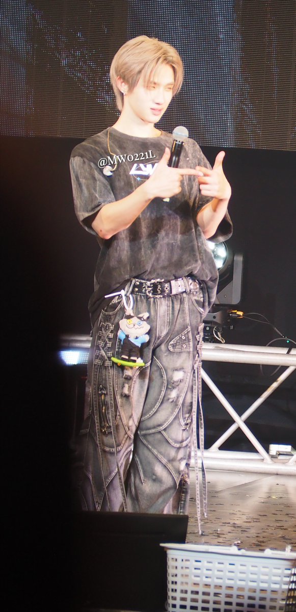 Mw0221l's tweet photo. 可愛いHONG君🩷
お目めキュルキュル🥹のHONG君🩷めちゃくちゃ可愛い🤤
最後は発光しちゃっていますがなんせHONG君🩷が輝いてるから🤭

#LYKNDuskAndDawnxOsaka
#hongshihoshi https://t.co/mtlPPDor4G