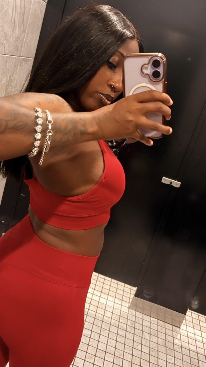 sincerlyynaee's tweet photo. Your favorite gym girl.❤️🎀 https://t.co/wKLHAMxVyl