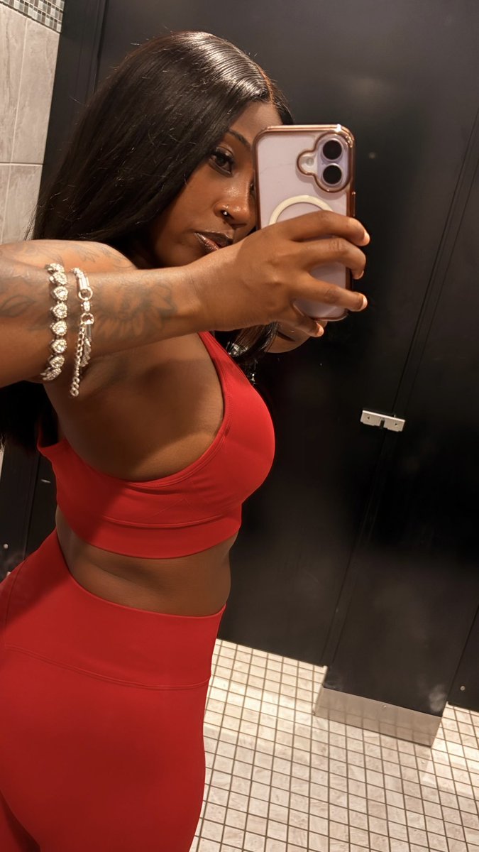 sincerlyynaee's tweet photo. Your favorite gym girl.❤️🎀 https://t.co/wKLHAMxVyl