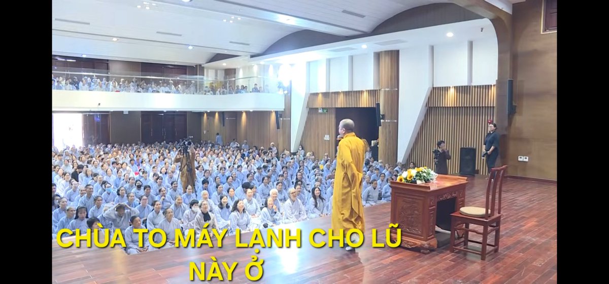 deotinvietcong's tweet photo. Bà con đem tiền dô cúng rồi ngồi nghe lũ chó sư trọc này nó xạo lồn trong chùa to phật lớn mưa không ướt chân nắng không tới đầu rồi về ra gầm cầu công viên ngủ chứ nó đéo cho ở lại đâu đám sư này nó cướp chỗ ở của bà con đó...tu hiền chứ đừng hèn .. https://t.co/YCPkaZH6UH