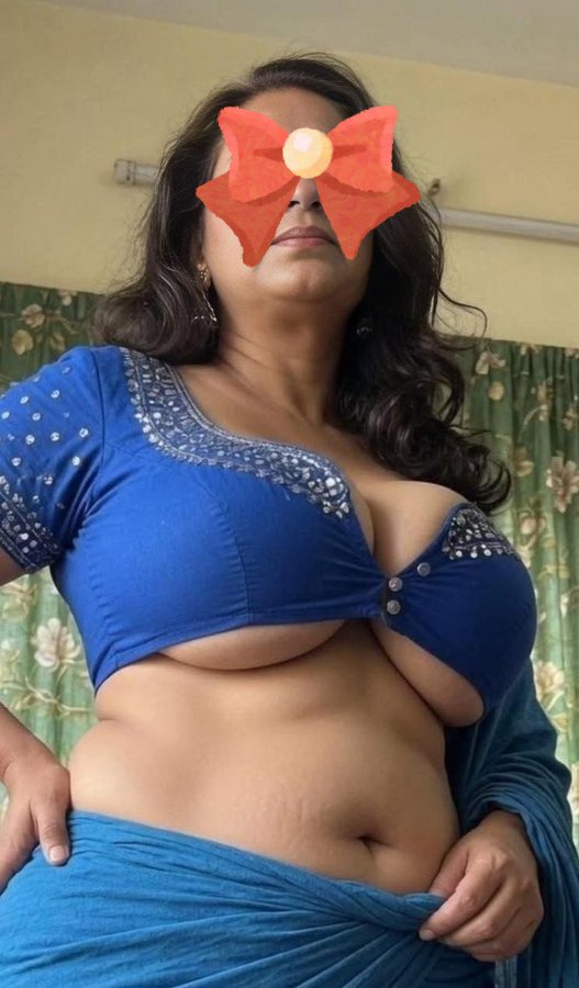 Madhumitau46's tweet photo. अभी पिछले जुलाई महिने में ये ब्लाउज सीलवाई थी जो पुरी फिट थी और आज दो महिने में ही देख लो जैसे फट ही ना जाए ...
सब ज़ालिम हवसी के कारण...💚 https://t.co/1nY7STksVk