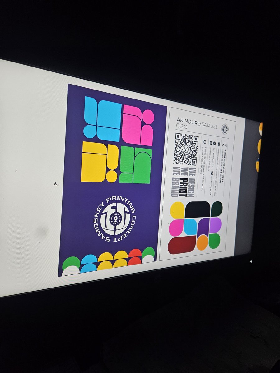 samoskey_print's tweet photo. Last week, something happened to me that still dey pain me. 😂😭

A client came for some enquiries, and after everything, he said, “Please, can I have your business card?”

Omo… I checked everywhere. Business card don finish! 😭 https://t.co/m0Xv1616SC
