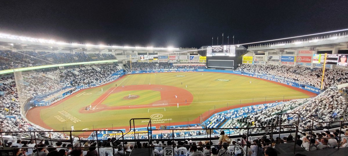 MarineWinners's tweet photo. 小雨の中マリーンズ対ファイターズはボロ負け。四死球が10はいかん。本来ホームのロッテがやる野球を日本ハムにやられた感じ。最後山口が一発打ってくれたのが救いでしたね！

#chibalotte #千葉ロッテマリーンズ #ZOZOマリンスタジアム https://t.co/nz3szbkPT4
