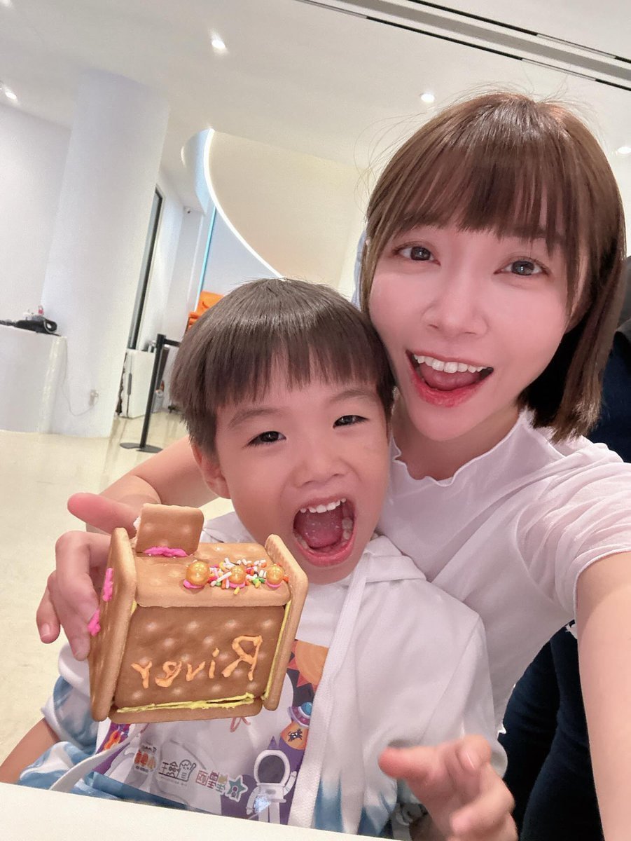 MaryMoore114959's tweet photo. 或許少了一個（完整的家）  
但我相信靠自己雙手  
一樣能給孩子幸福  
有人說單親很丟臉  
但我覺得 
能夠脫離錯誤 
為孩子努力生活  
這才是真正的驕傲 
#單親媽媽 https://t.co/3b8RUC0Dt4