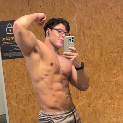 gioholivee's tweet photo. #NovaFotoDePerfil https://t.co/R4JgpSxSRS