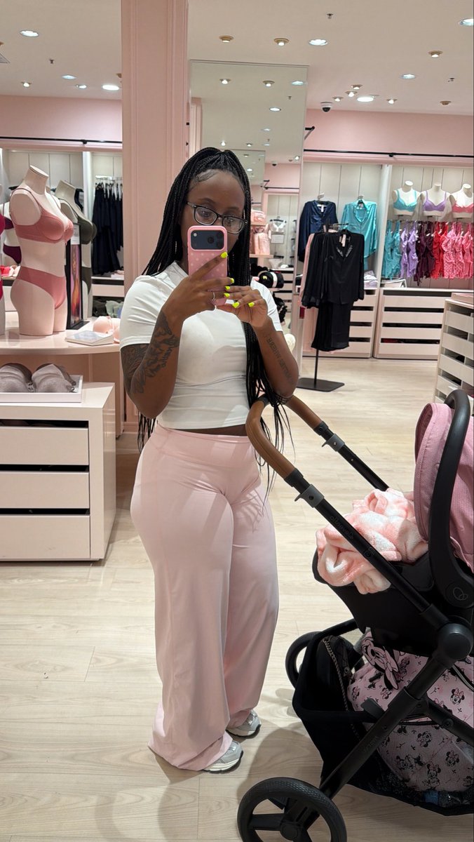 luhlexus's tweet photo. Mom life🩷 https://t.co/I88urAFbzZ