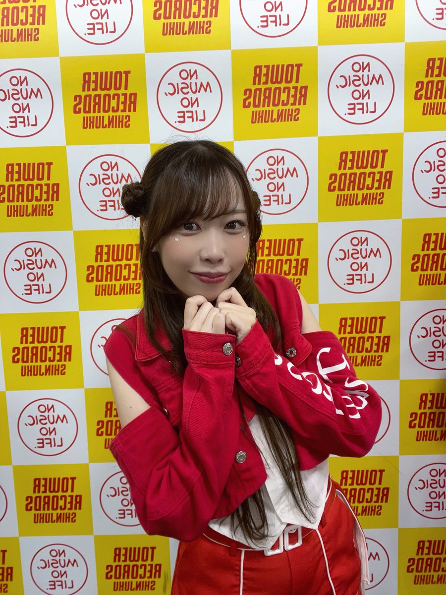 ao_tuberose's tweet photo. タワーレコード新宿店にて、#終末のアンセム さんのフリーライブのオープニングアクトを務めさせていただきました🗼💿

#TubeRose 涼川あおです💙

足を運んでくれてありがとう！
楽しそうなみんなと目が合う瞬間がとても幸せでした🥹

またタワレコさんでライブができるよう、がんばります✊✨️ https://t.co/4REgWSugpi